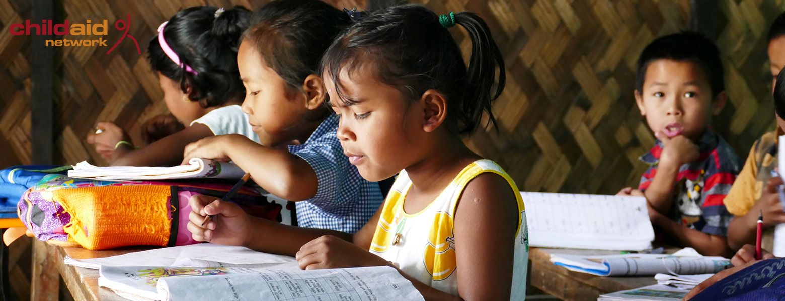 Childaid Network Kinder in den Childaid Projektregionen beim Lernen